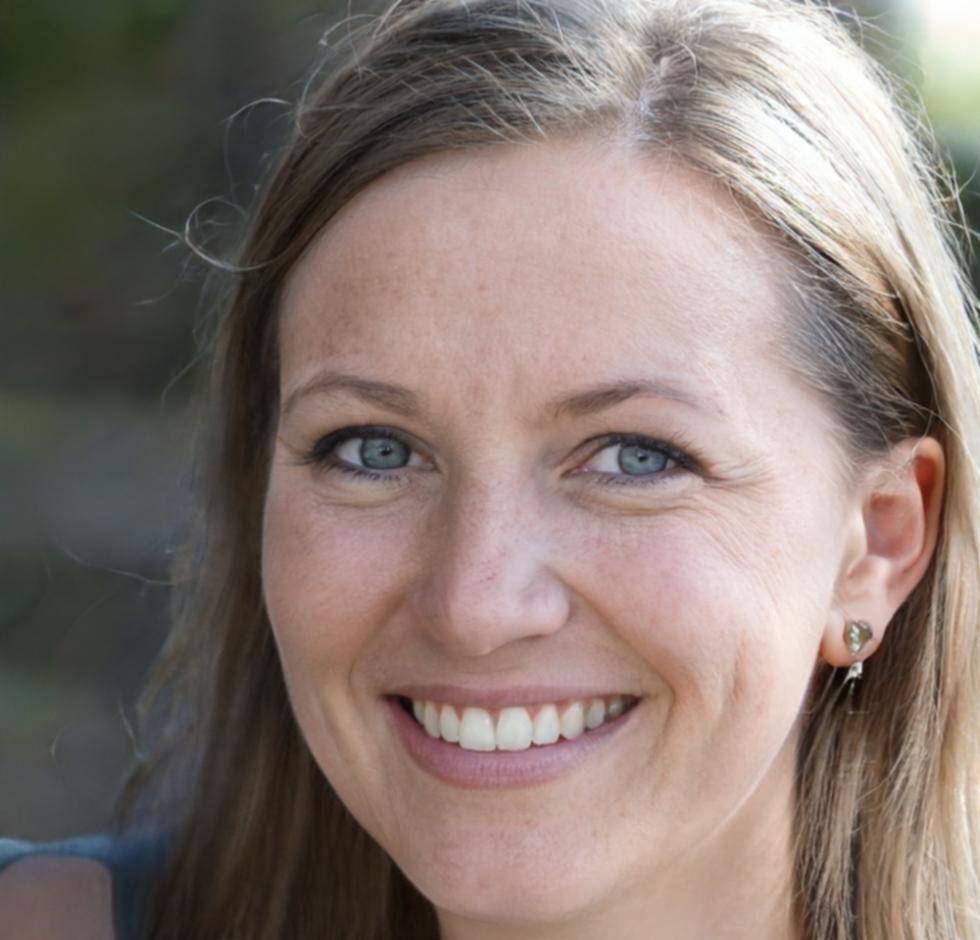 Porträt von Sarah Müller, Leiterin Bildungsprogramme